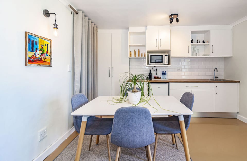 Apartment (Zebra) | Private kitchen | Full-size fridge, microwave, stovetop, coffee/tea maker