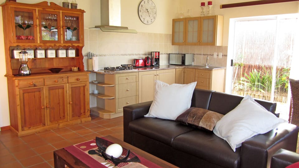 Deluxe Apartment | Private kitchen | Fridge, electric kettle, cookware/dishes/utensils