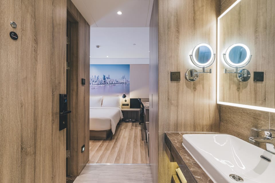 Standard Room, City View | Desk, laptop workspace, WiFi (free)