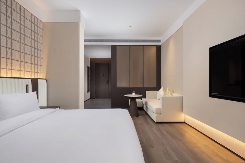 Comfort Single Room | Minibar (free items), laptop workspace, blackout drapes, soundproofing