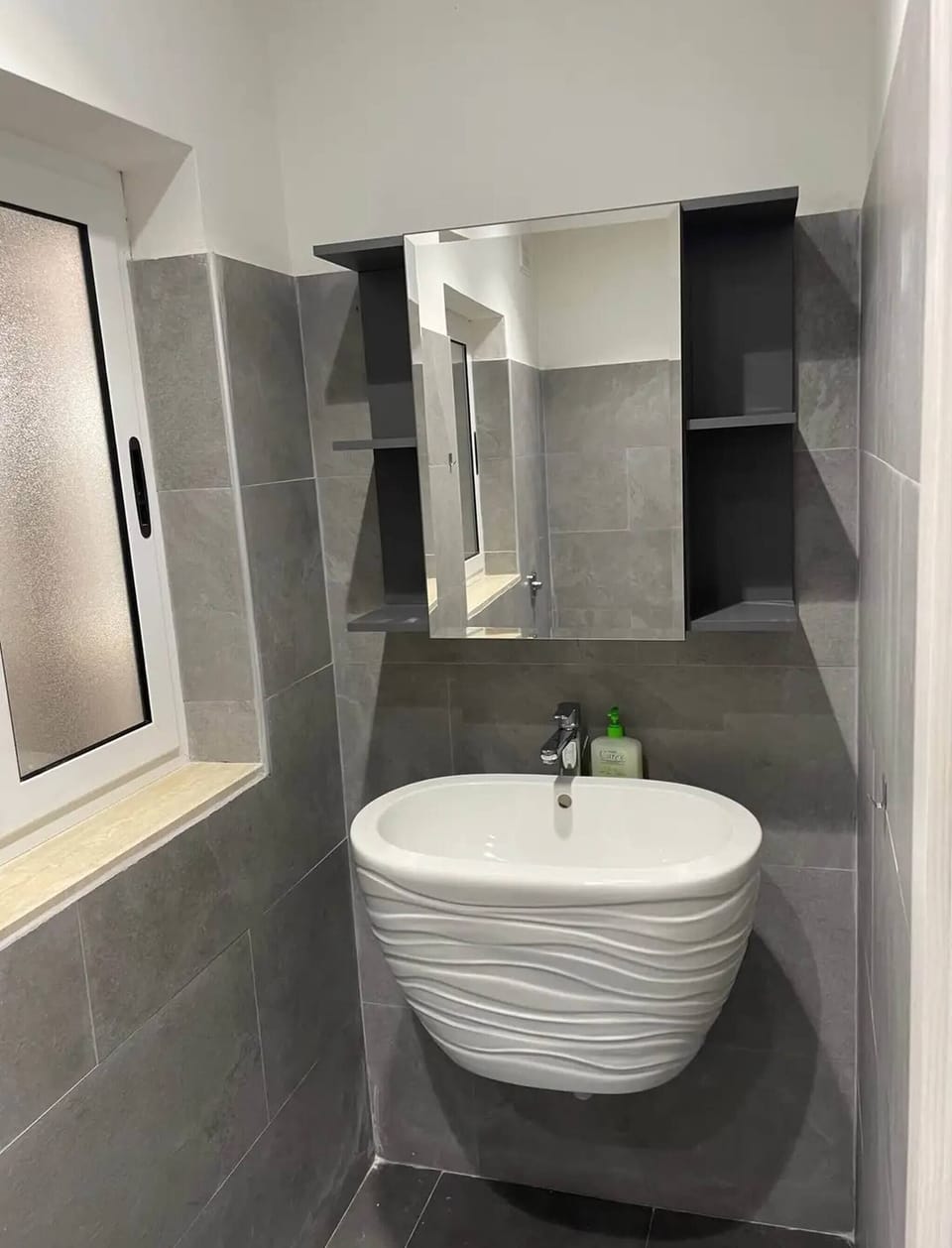 Apartment, 2 Bedrooms | Bathroom | Toilet paper