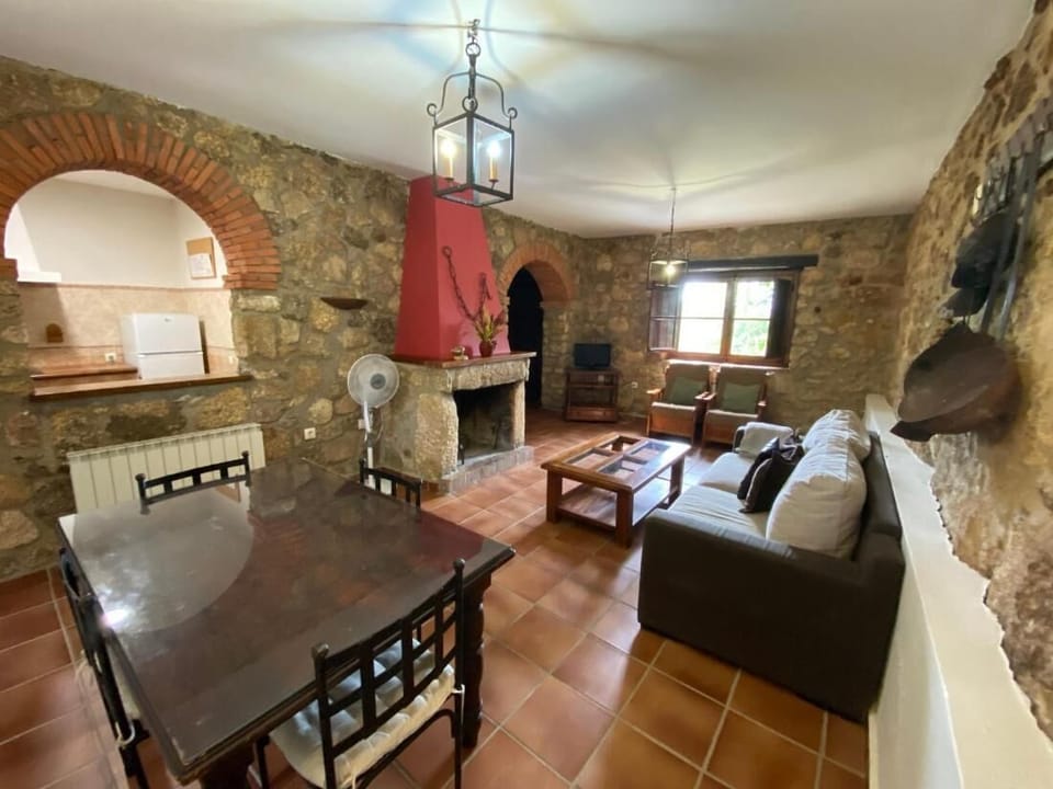 House, 6 Bedrooms, Smoking, Private Pool | Living room