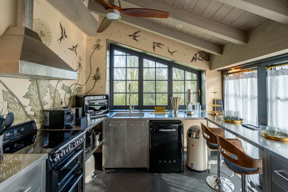 Deluxe Apartment, Garden View | Private kitchen