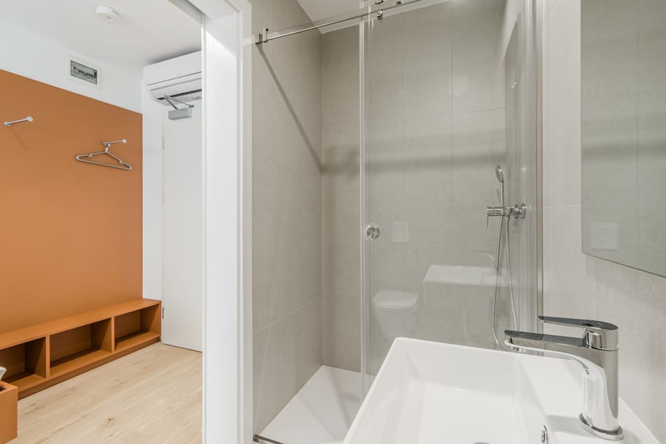 Classic Triple Room | Bathroom | Slippers