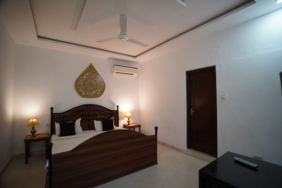 Family Studio Suite, Desert View | Desk, laptop workspace, iron/ironing board (on request), WiFi (free)