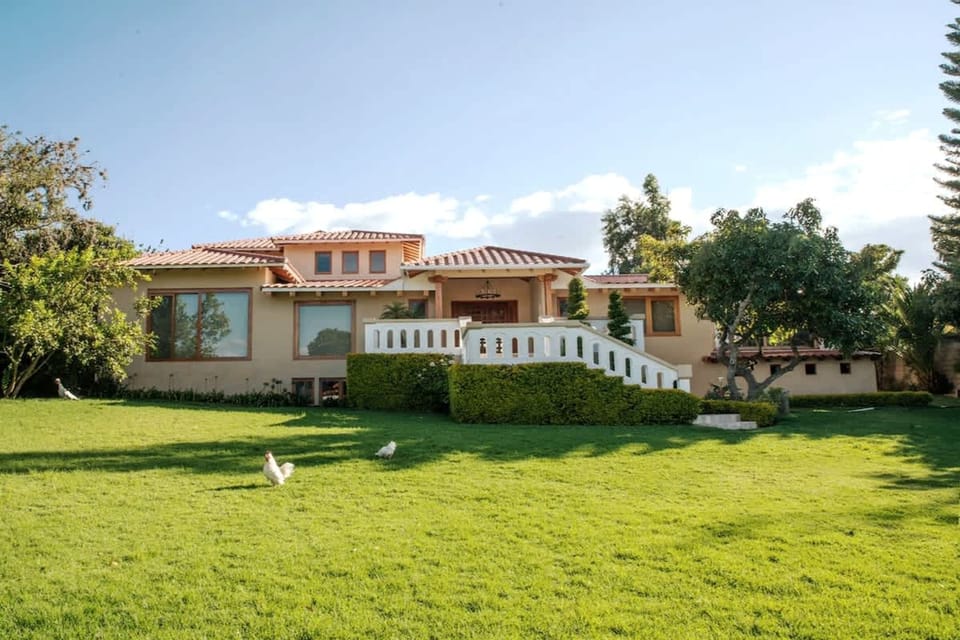 House | 6 bedrooms, high-speed internet