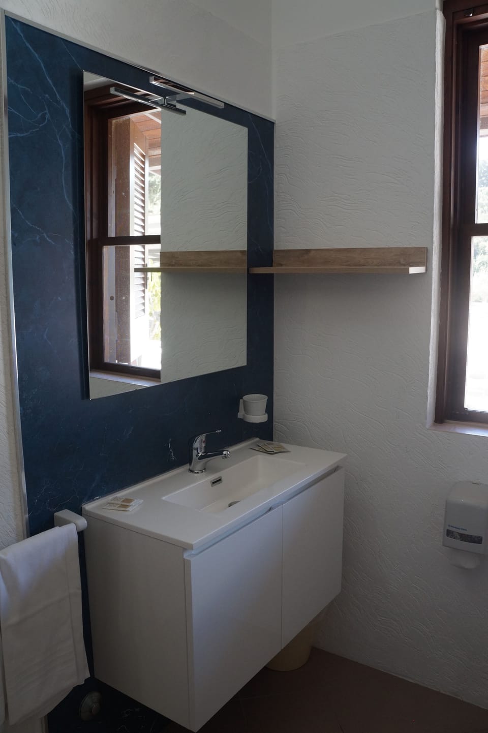 Superior Room | Bathroom | Hair dryer, bidet, towels, soap