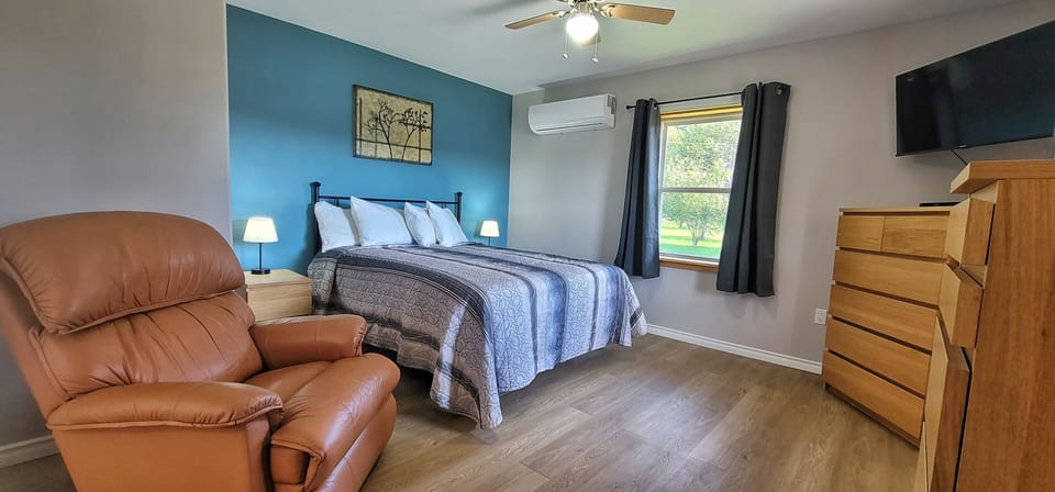 Studio Suite | Laptop workspace, free WiFi, bed sheets