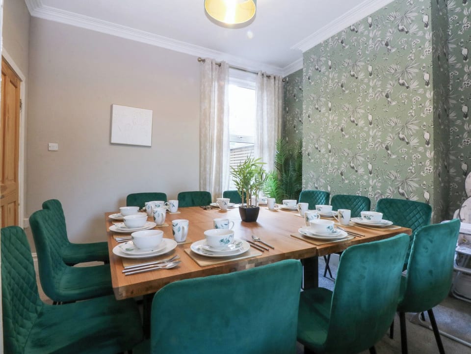 Cottage | Dining