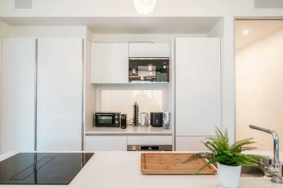 Apartment, Mountain View | Private kitchen | Full-size fridge, microwave, oven, stovetop