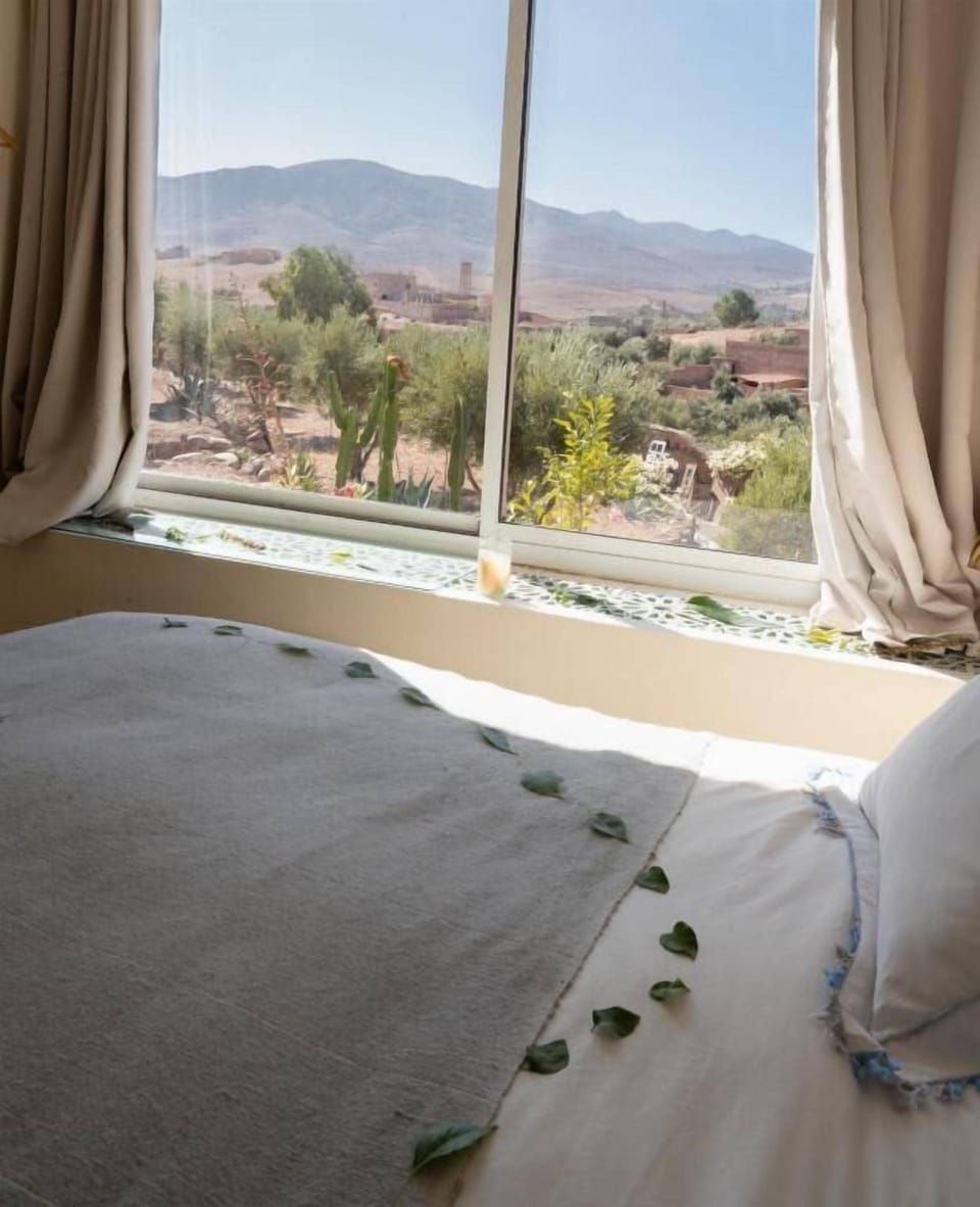 Double Room, Mountain View | Premium bedding, cribs/infant beds, travel crib, rollaway beds