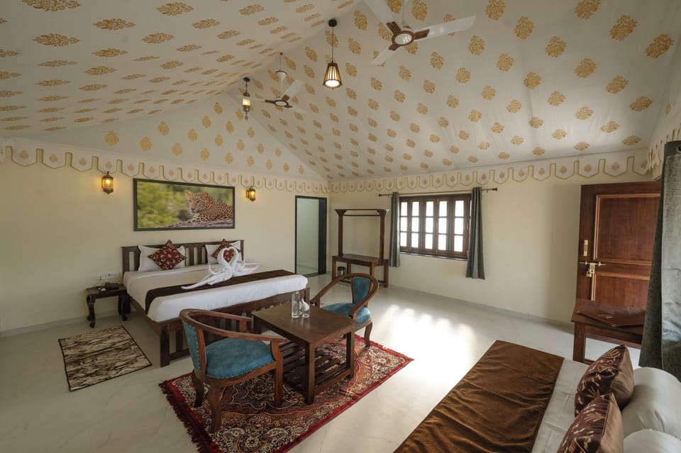 Luxury Double Room | Laptop workspace, WiFi (free)