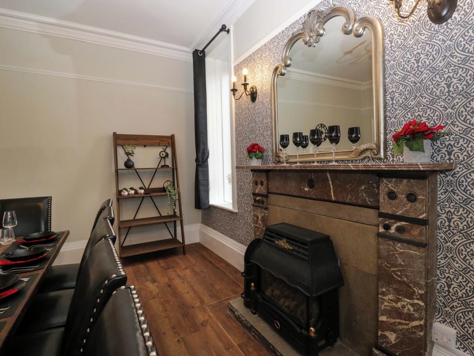 Cottage | Dining