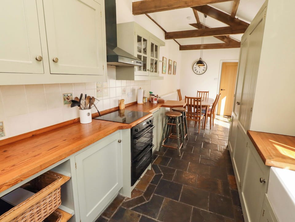 Cottage | Private kitchen | Cookware/dishes/utensils