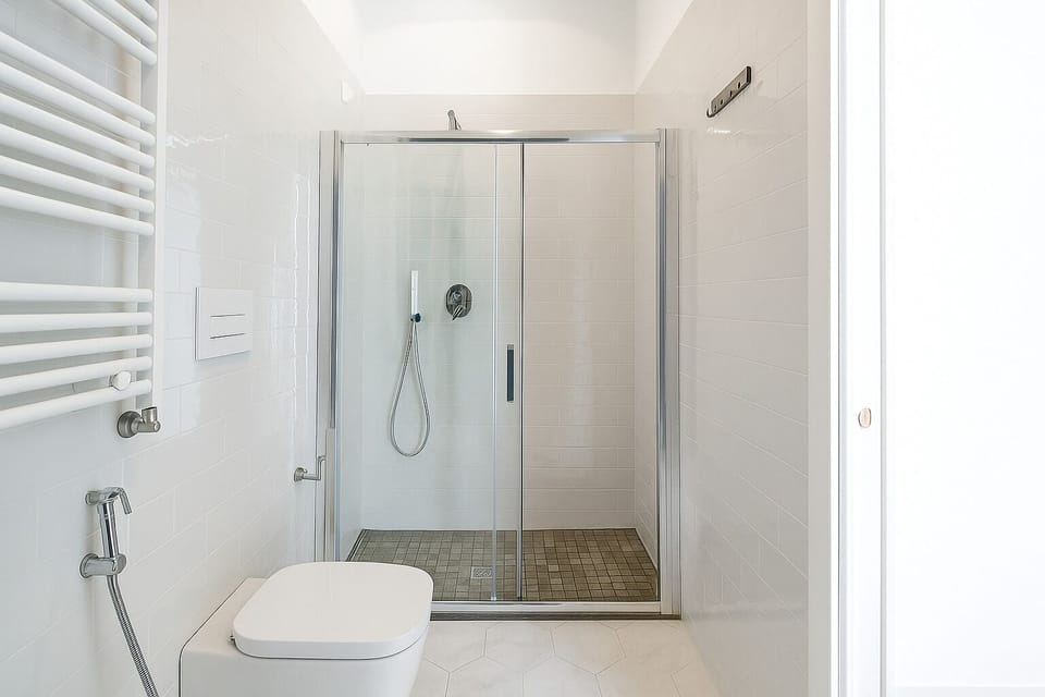 Standard Double or Twin Room | Bathroom | Hair dryer, towels, toilet paper
