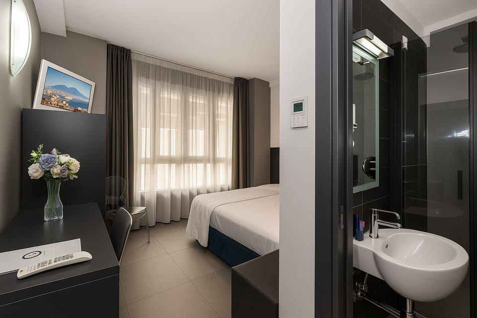 Classic Double or Twin Room | In-room safe, desk, WiFi (free)