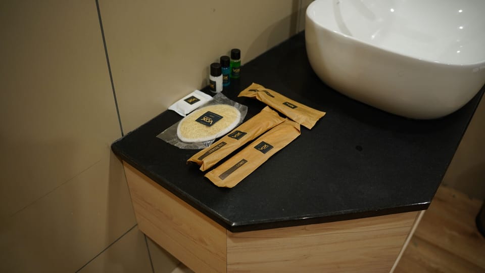 Shower, free toiletries, hair dryer, towels