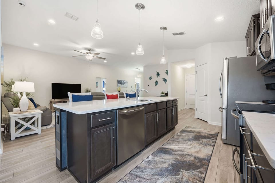 House, Multiple Beds, Hot Tub (Serenity by the Sea) | Private kitchen