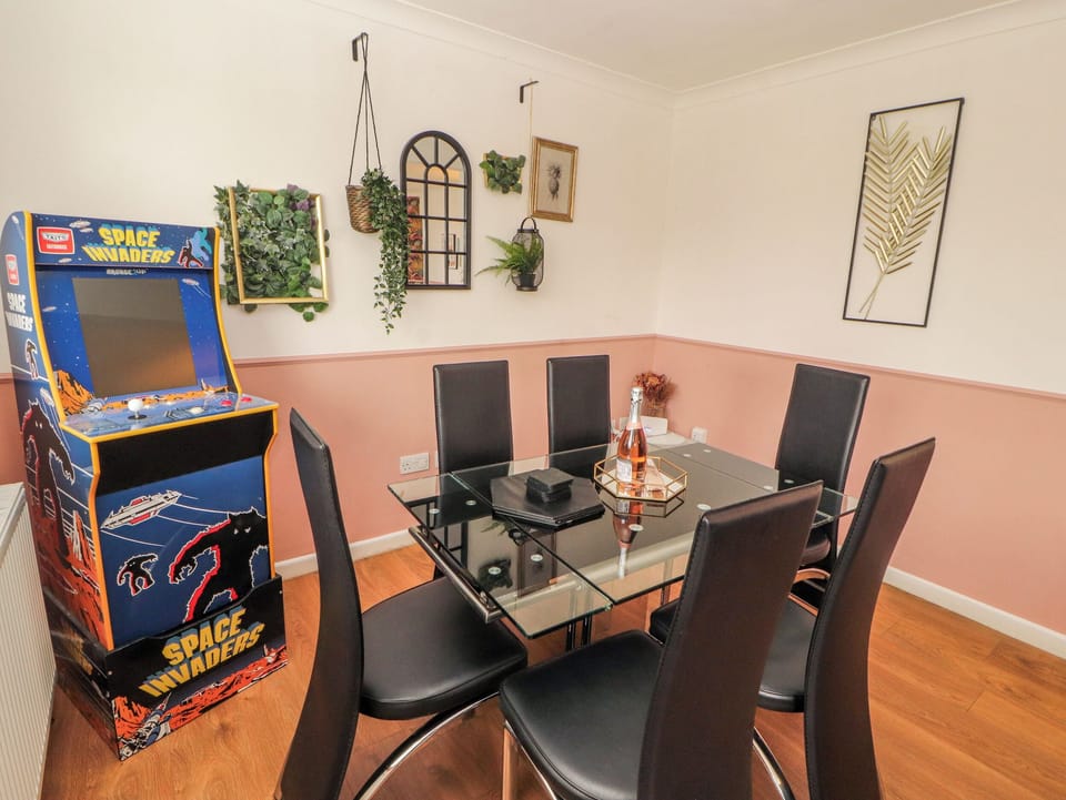 Cottage | Dining