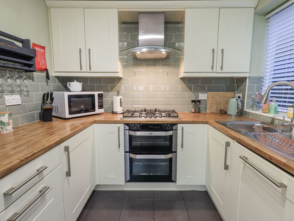 Dishwasher, cookware/dishes/utensils