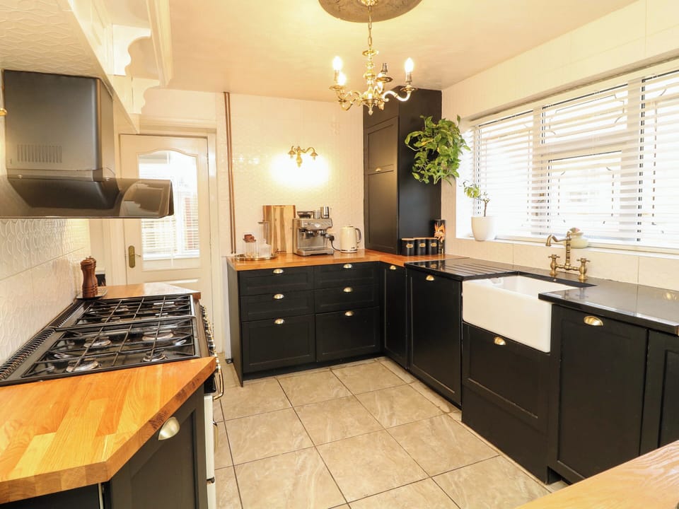 Dishwasher, cookware/dishes/utensils
