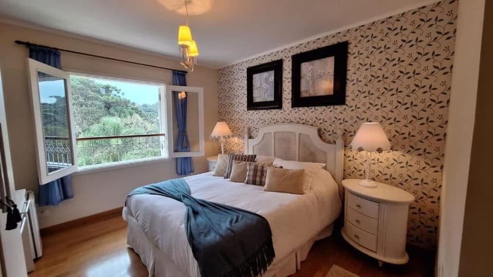 Deluxe Room, 1 Queen Bed, Non Smoking, Garden View