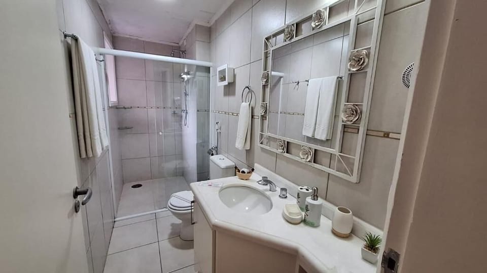 Deluxe Room, 1 Queen Bed, Non Smoking, Garden View