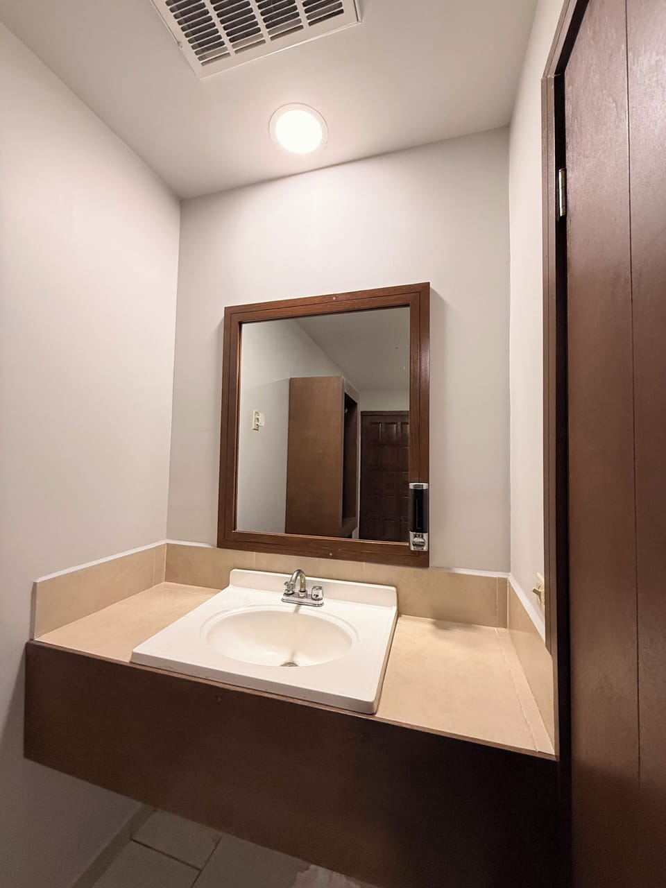 Basic Double Room Single Use | Bathroom | Shower, towels, soap, shampoo
