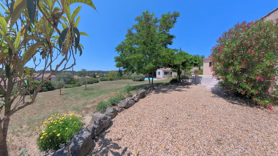 Villa | Garden