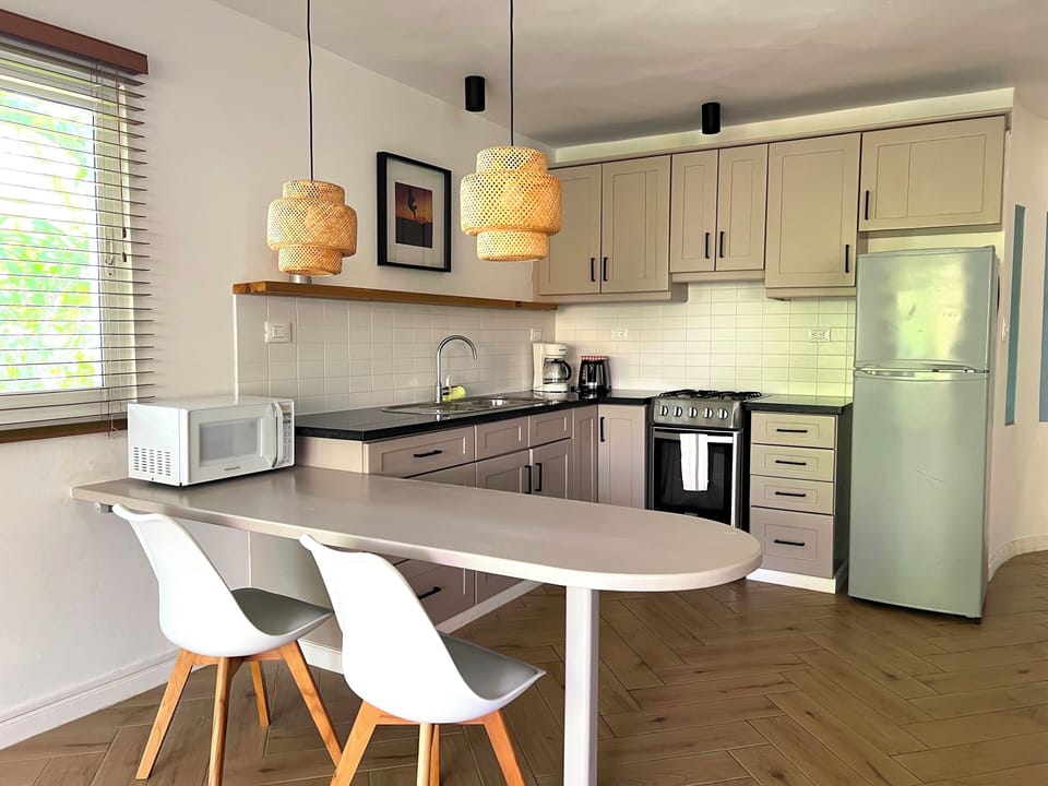 Superior Apartment, 2 Bedrooms, Pool View | Private kitchen | Full-size fridge, microwave, stovetop, coffee/tea maker
