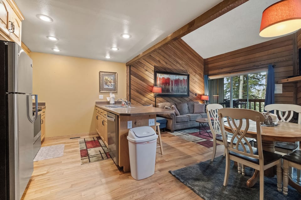 Comfort Condo, Patio, Mountain View | Interior