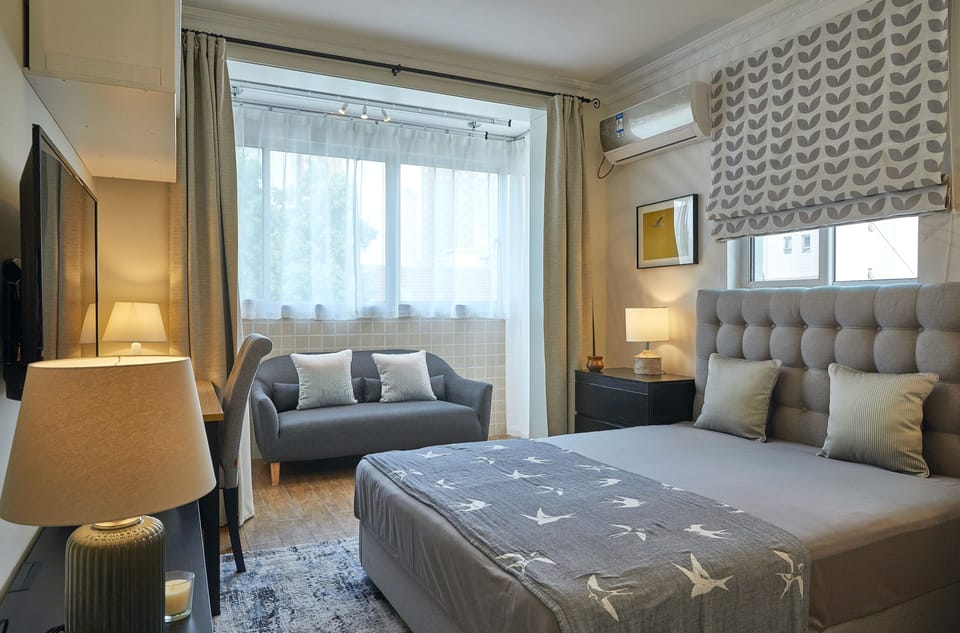Superior Studio, Courtyard View | Desk, blackout drapes, soundproofing, free WiFi