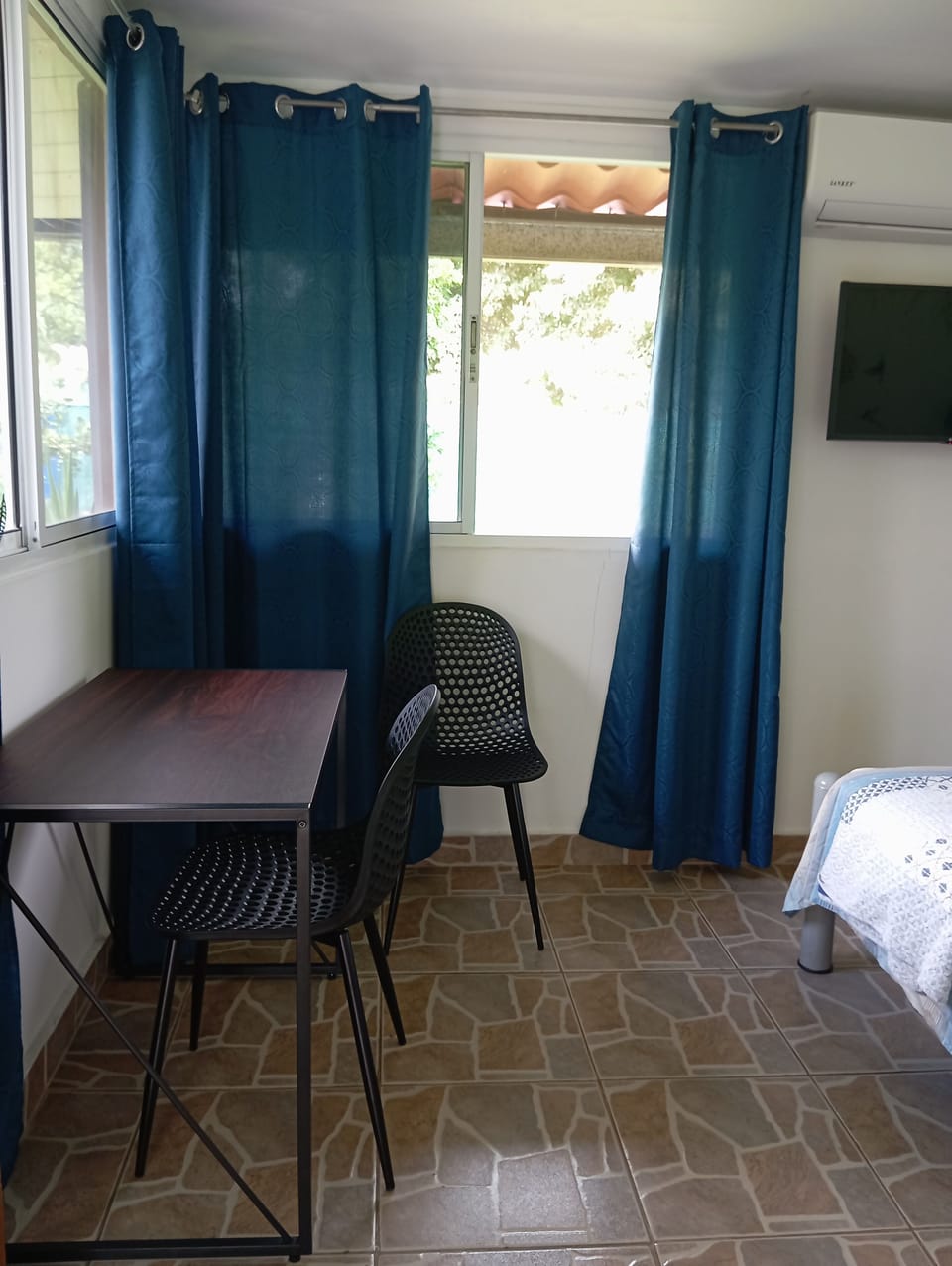Double Room, Garden View | Minibar, desk, blackout drapes, free WiFi