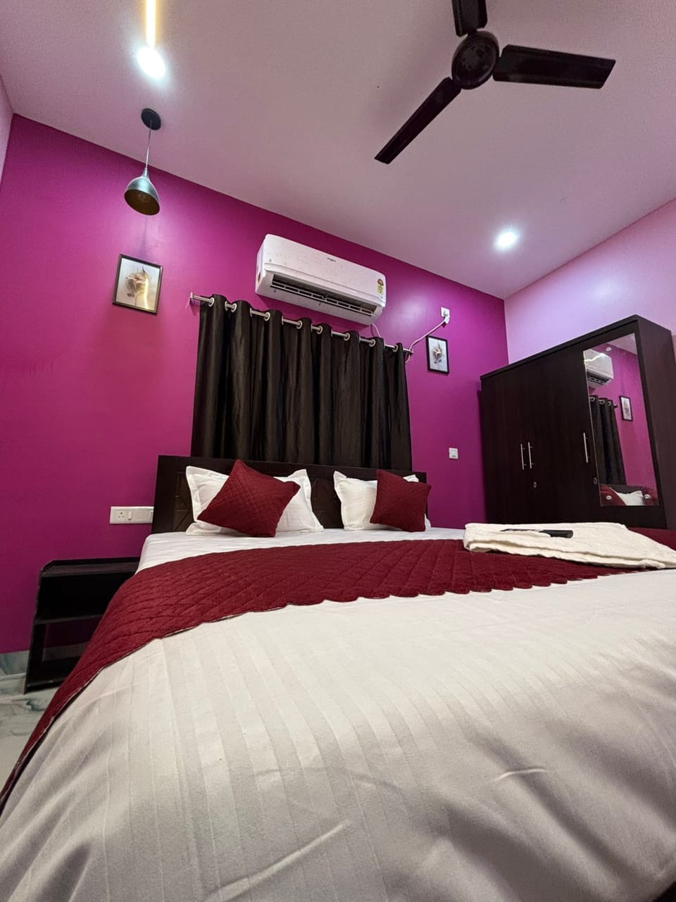 Deluxe Room, City View | Laptop workspace, WiFi (free)