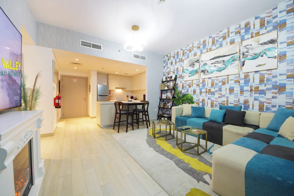 Luxury Apartment, 2 Bedrooms, City View, Lakeside | Living area | Smart TV