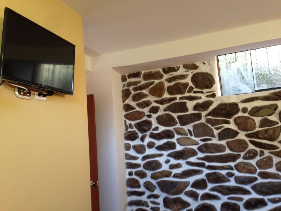 Family Room | In-room safe, desk, iron/ironing board (on request), WiFi (free)
