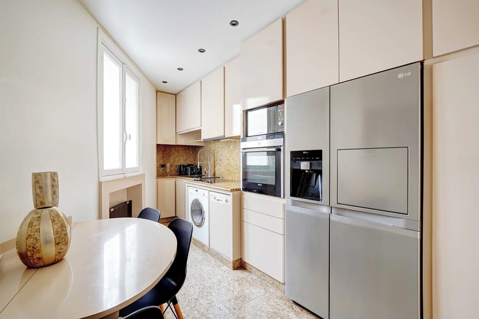 Apartment | Private kitchen | Fridge, microwave, oven, stovetop