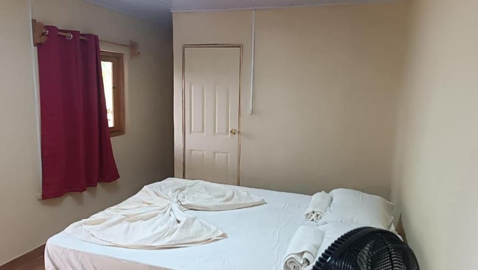 WiFi (free), bed sheets
