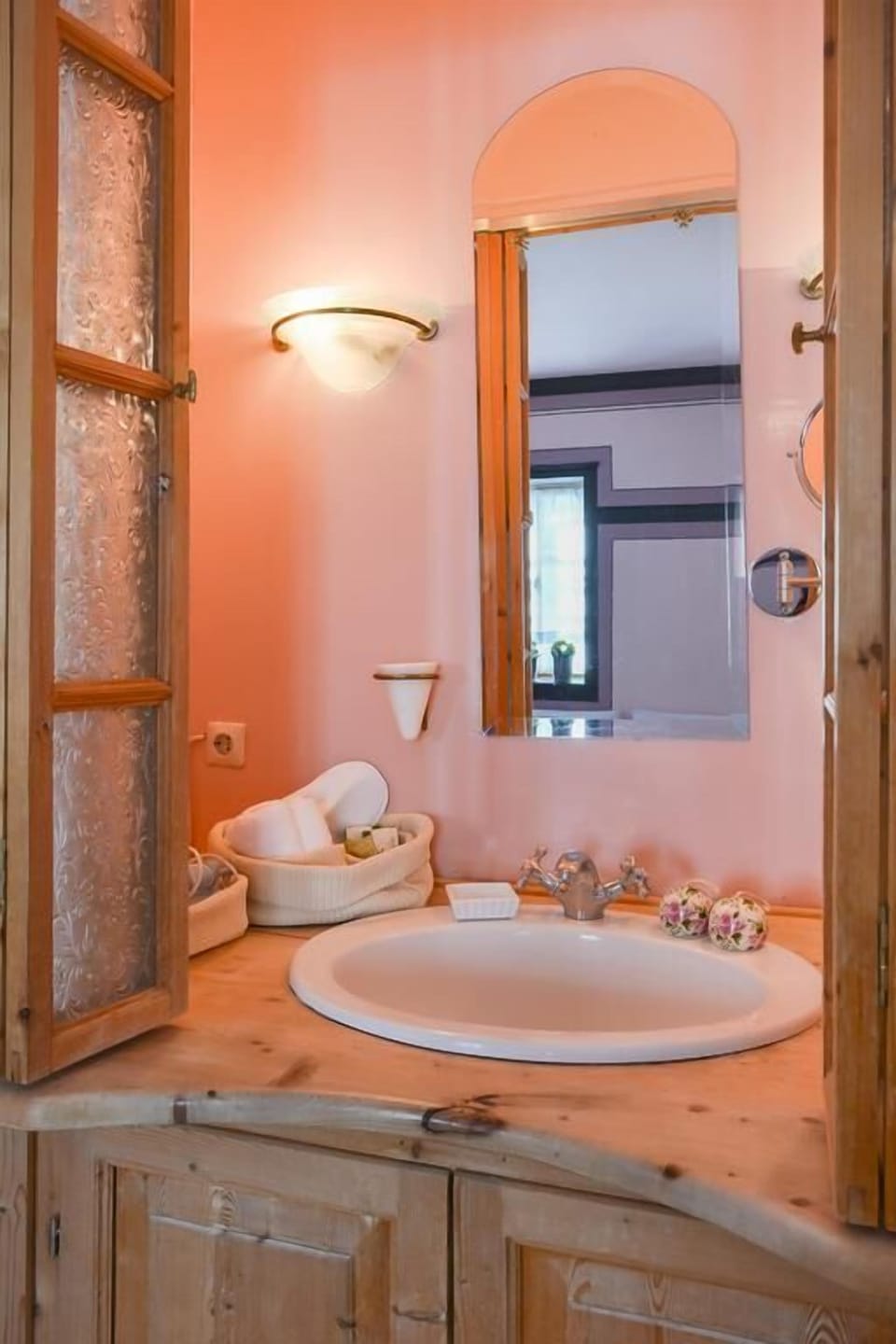 Family Double Room, Mountain View | Bathroom | Free toiletries, towels, soap, shampoo