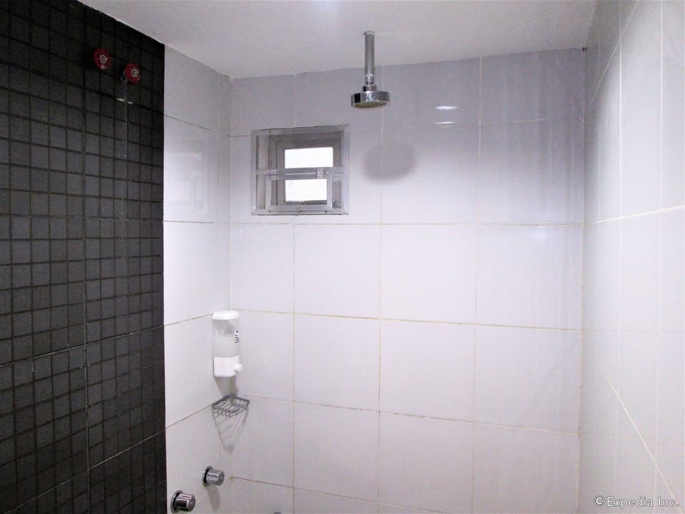 Double or Twin Room | Bathroom shower