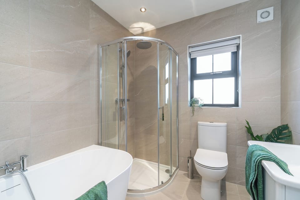 Modern Entire Home Retreat in Newry Bed and Breakfast in Newry