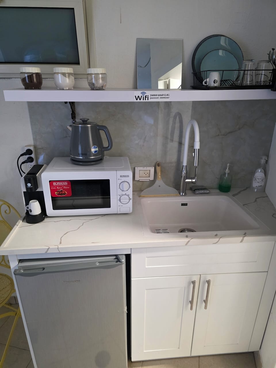 Standard Quadruple Room, Mountain View | Private kitchen | Mini-fridge, microwave, stovetop, cookware/dishes/utensils