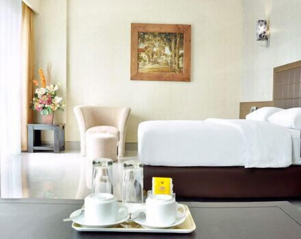 In-room safe, desk, free WiFi, bed sheets