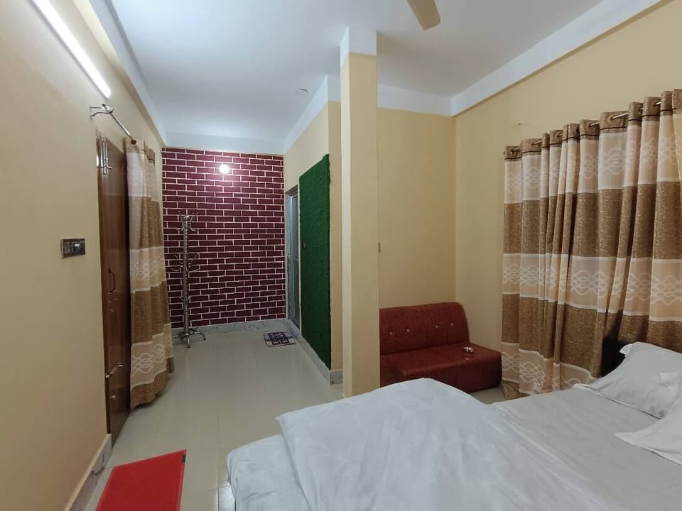 Deluxe Double Room, Garden View | Bathroom | Bathtub, free toiletries, towels, soap