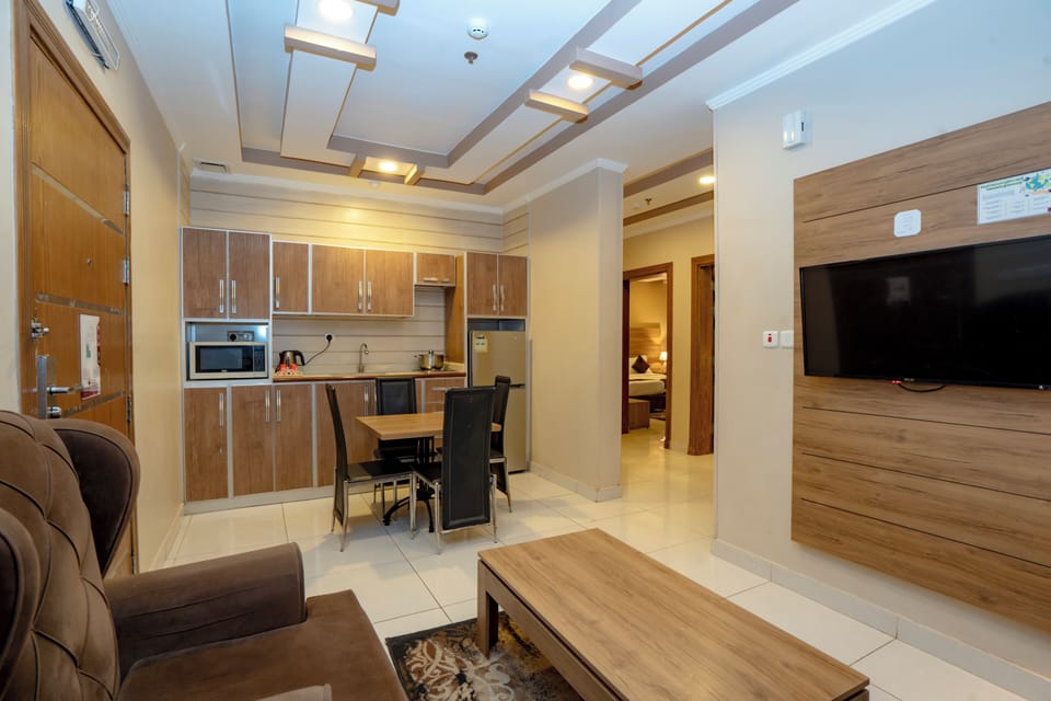 Suite | Private kitchen | Mini-fridge