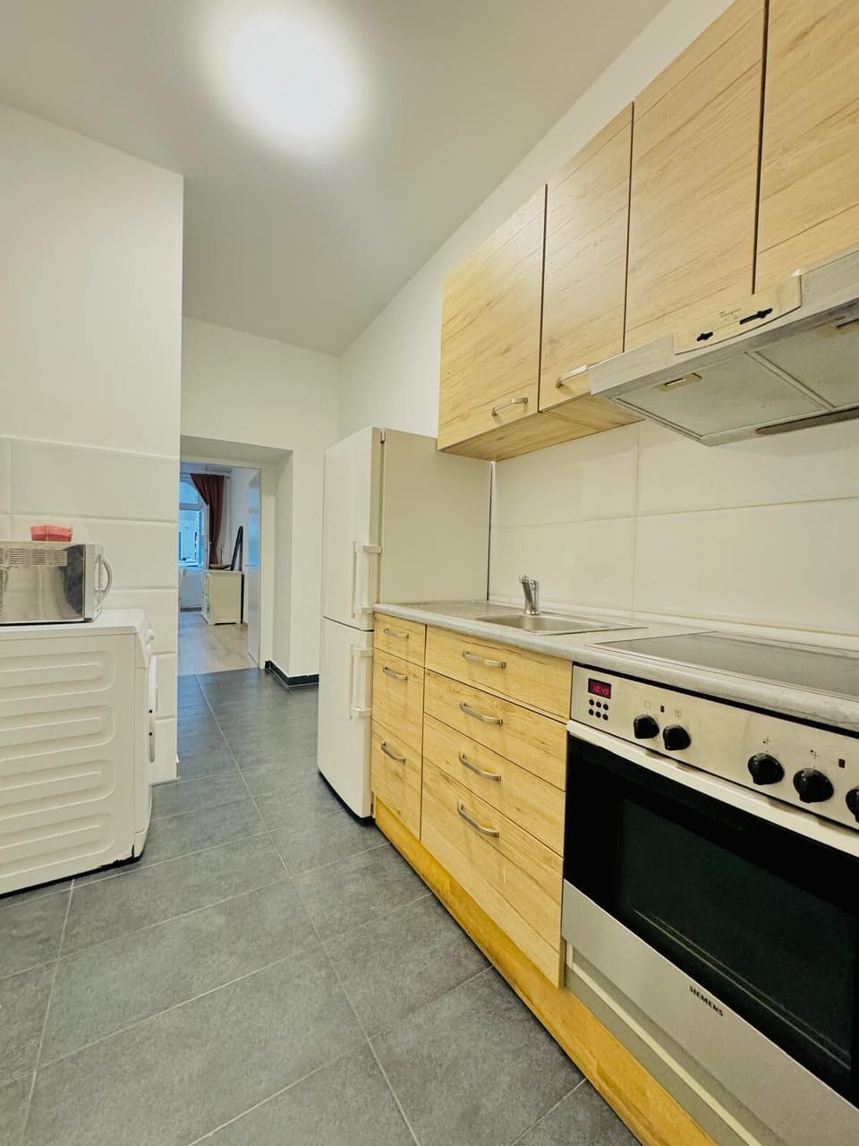 Basic Apartment | Private kitchen | Mini-fridge, oven, stovetop, cookware/dishes/utensils