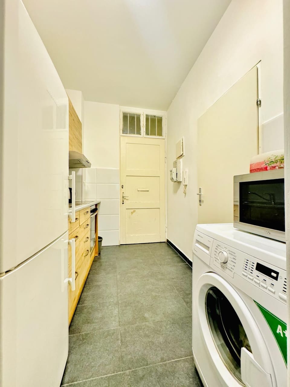 Basic Apartment | Private kitchen | Mini-fridge, oven, stovetop, cookware/dishes/utensils