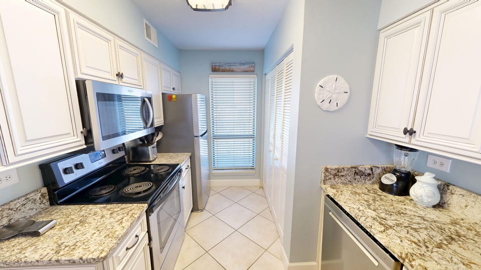 Condo, 3 Bedrooms | Private kitchen | Coffee/tea maker, fridge, oven, toaster