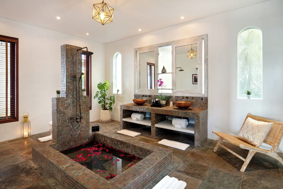 Separate tub and shower, deep soaking tub, rainfall showerhead