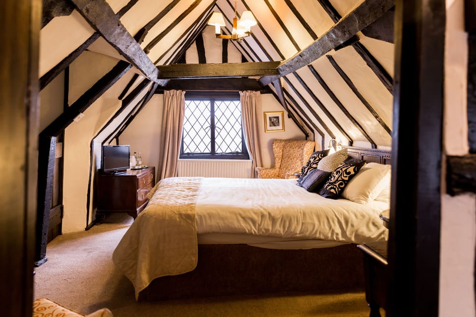 Family Triple Room | Individually decorated, individually furnished, desk, iron/ironing board